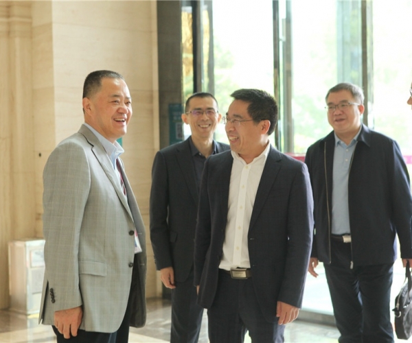 商务部国家茧丝绸协调办公室副司长陈平，，，，，河池市委常委、副市长杜际鹏莅临调研指导