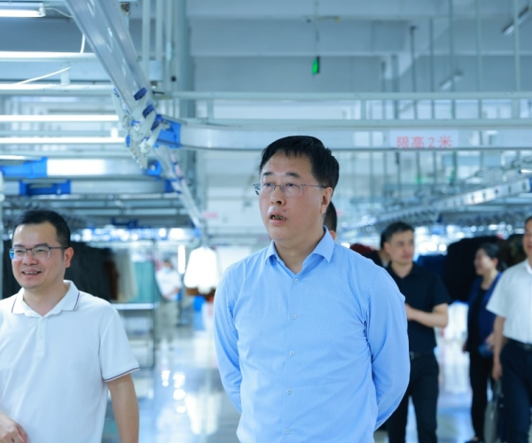 农行总行田继敏向导一行调研尊龙集团丝绸 共探银企相助新机缘